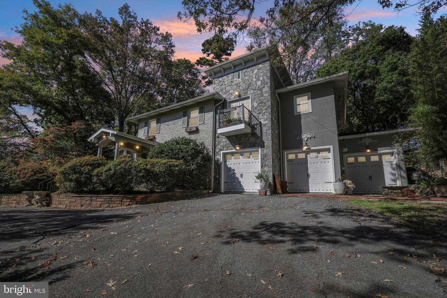 12515 White Dr — photo