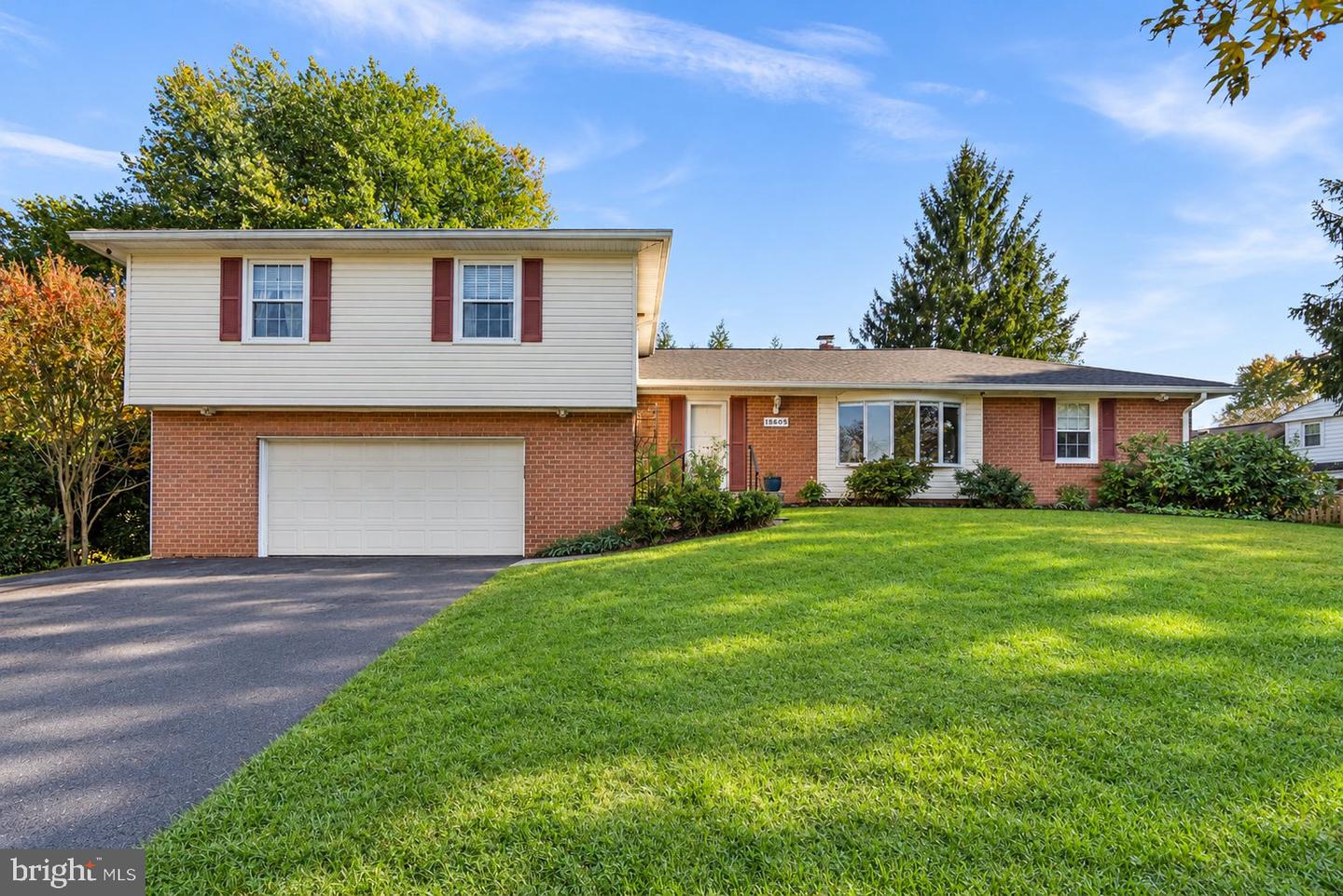 18605 Rolling Acres Way — photo