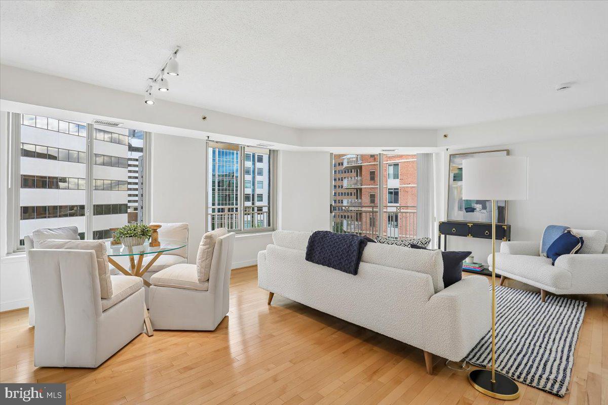 7500 Woodmont Ave #S915 — photo