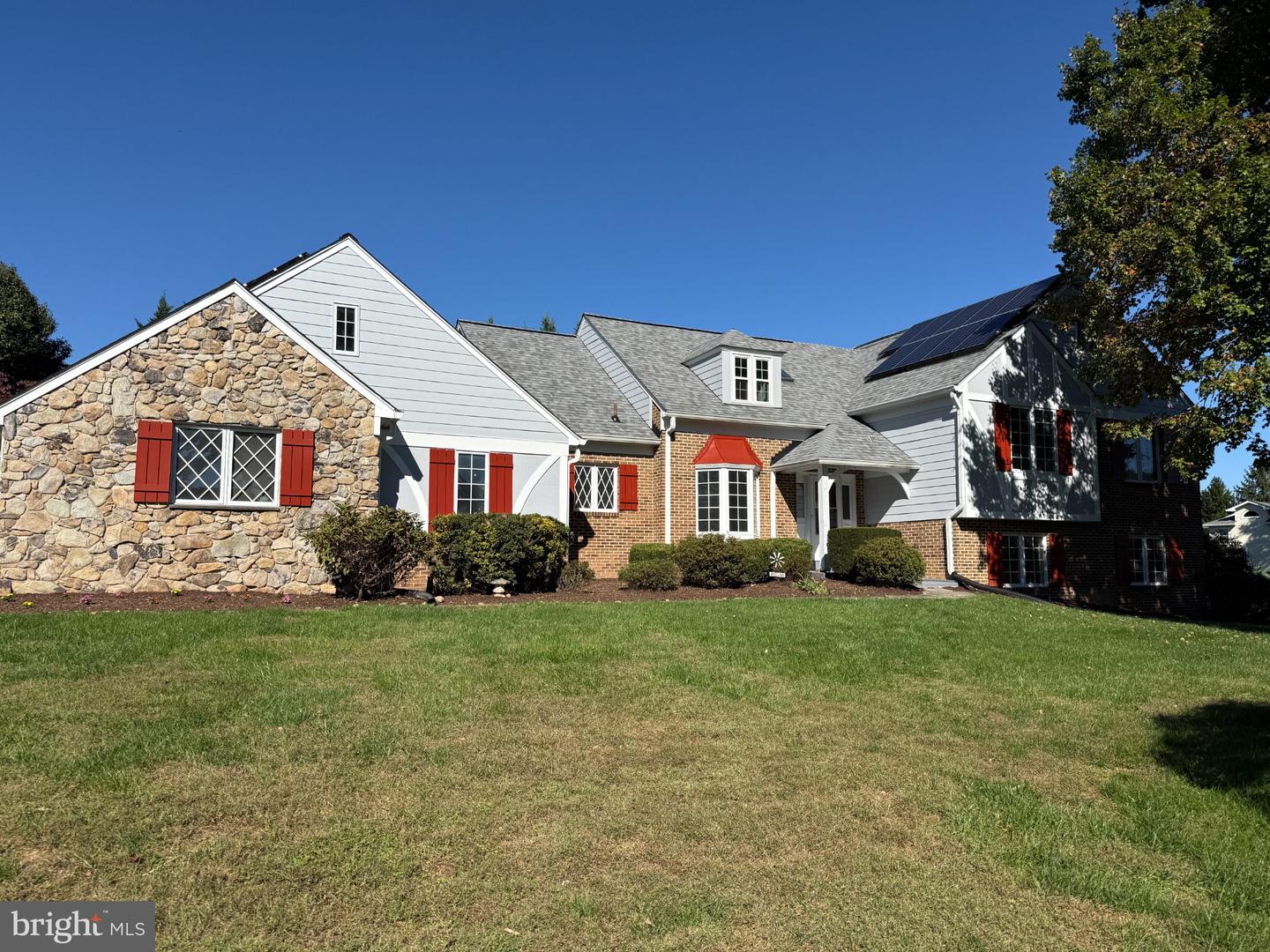 7201 Deer Lake Ln — photo