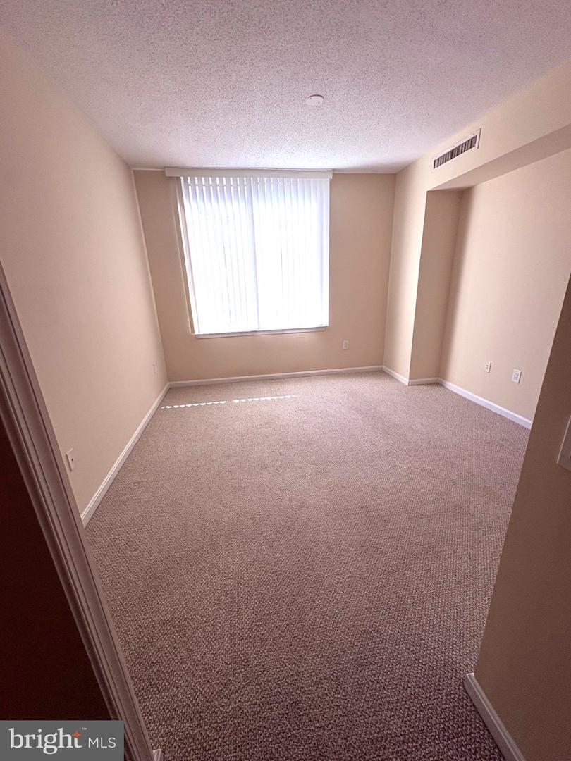 930 Wayne Ave #1001 — photo