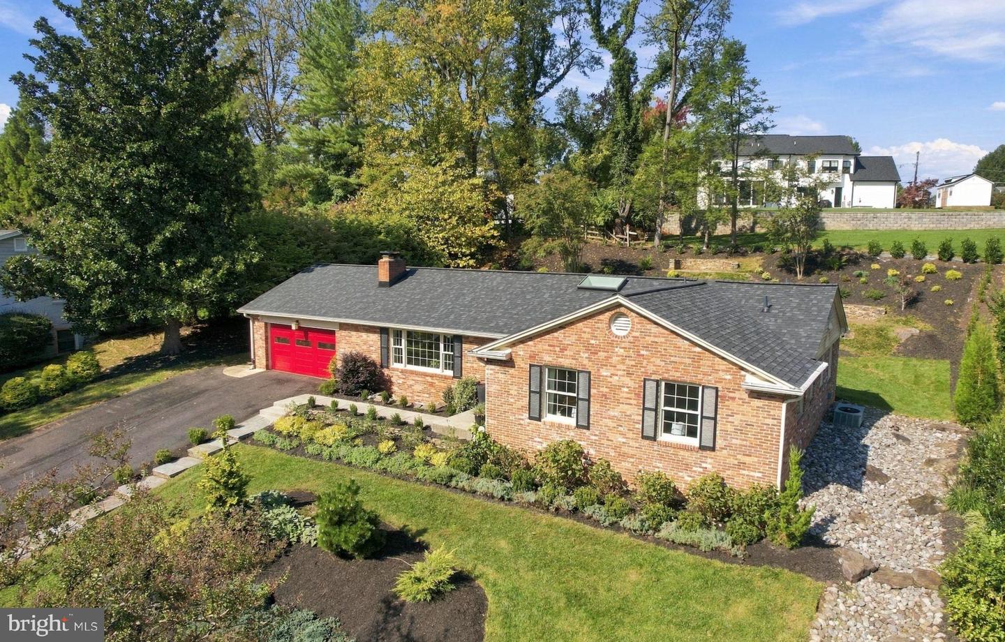 7603 Shadywood Rd — photo