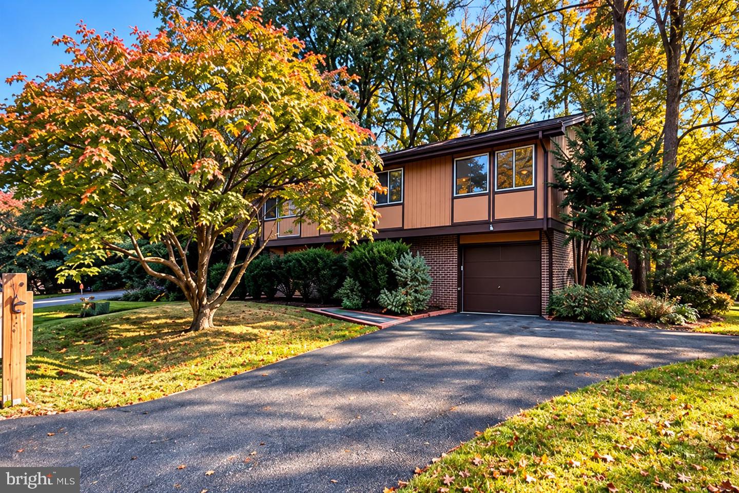 11708 Silent Valley Ln — photo
