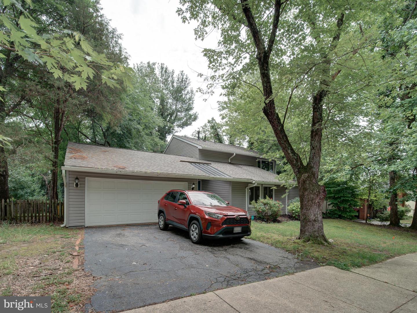 8610 Monmouth Dr — photo