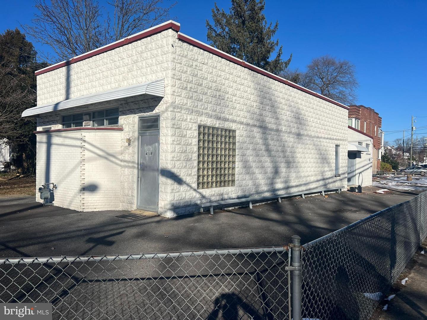 4118 Queensbury Rd — photo