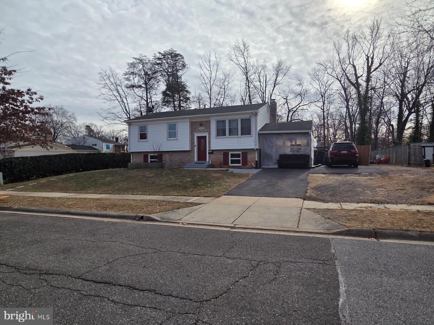 9805 Walnut Ave — photo