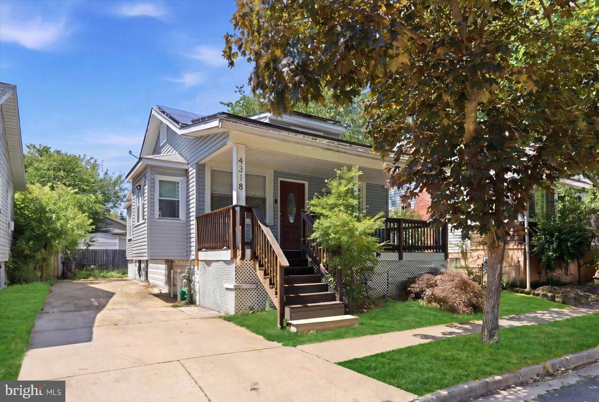 4318 Lawrence St — photo