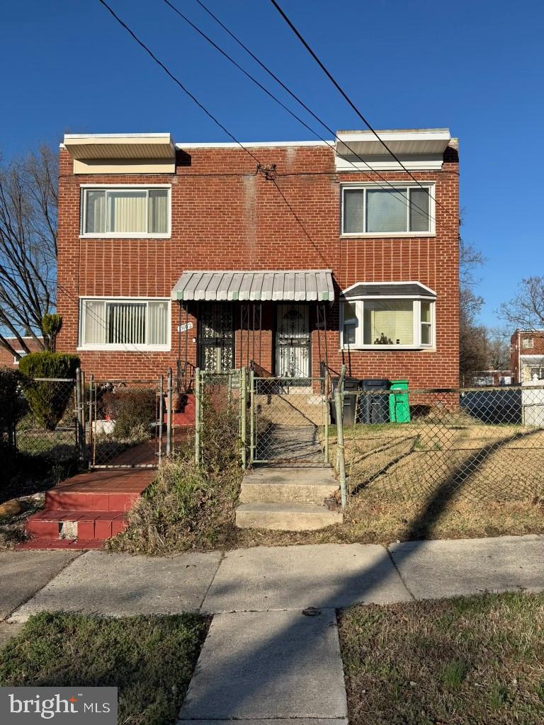 1804 Longfellow St — photo