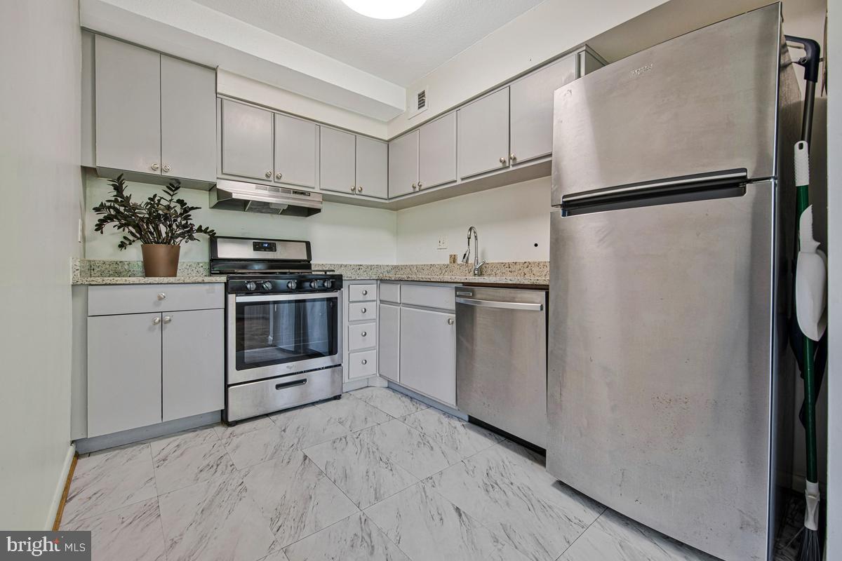 4410 Oglethorpe St #317 — photo