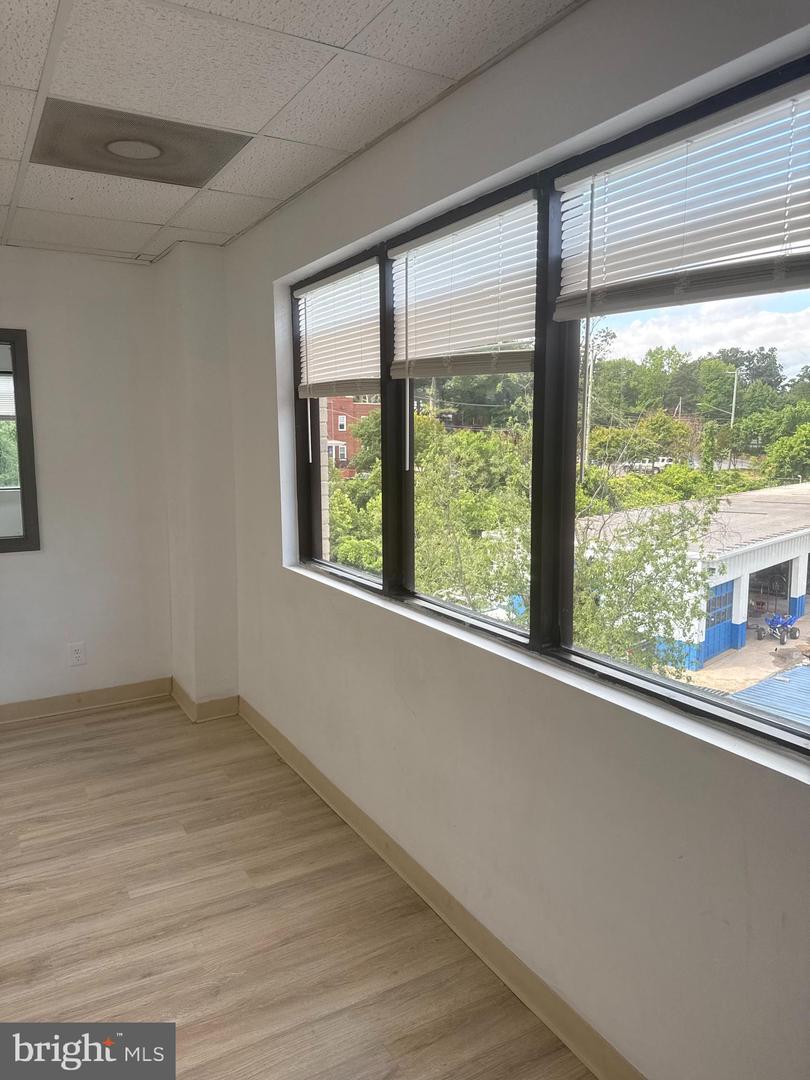 5515 Livingston Rd #3rd Floor — photo