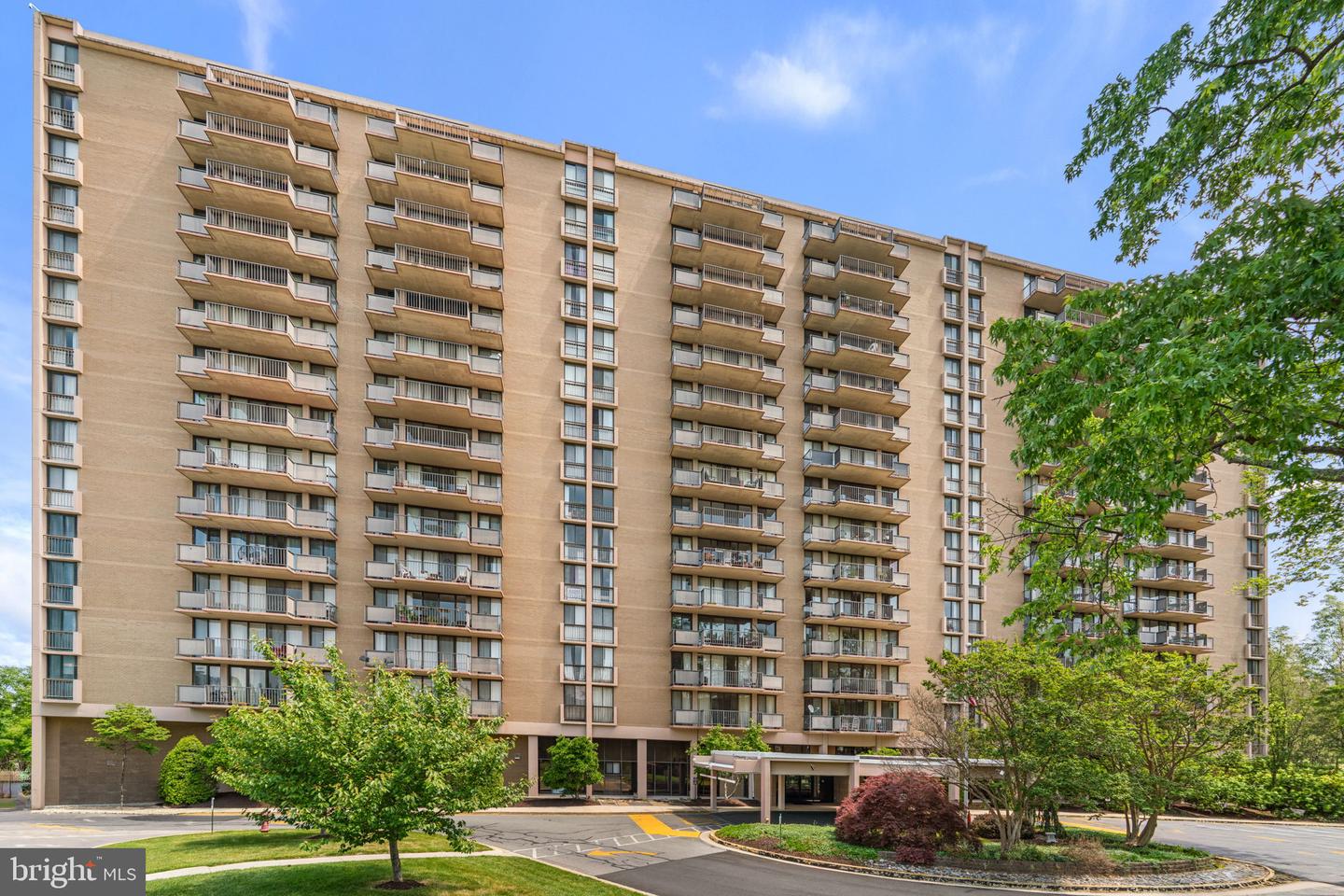 6100 Westchester Park Dr #501 — photo