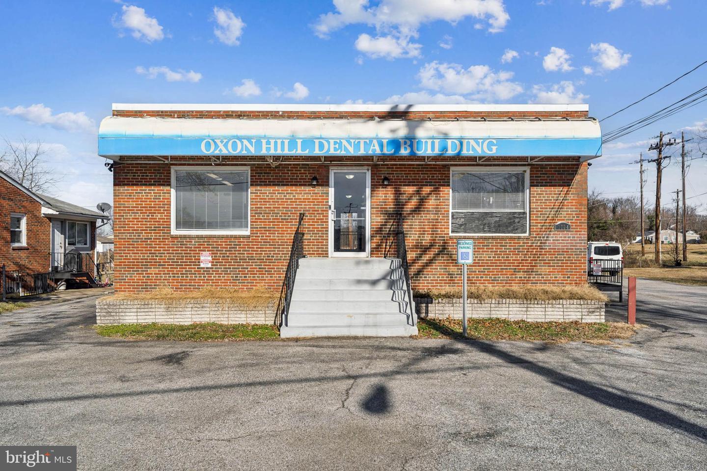 1004 White Oak Dr — photo