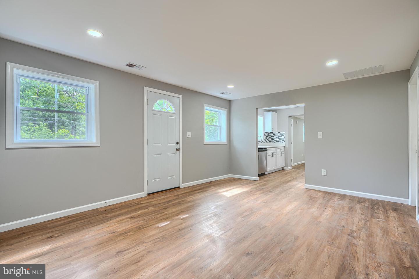 7825 Surratts Road, Clinton, MD 20735 — photo 2