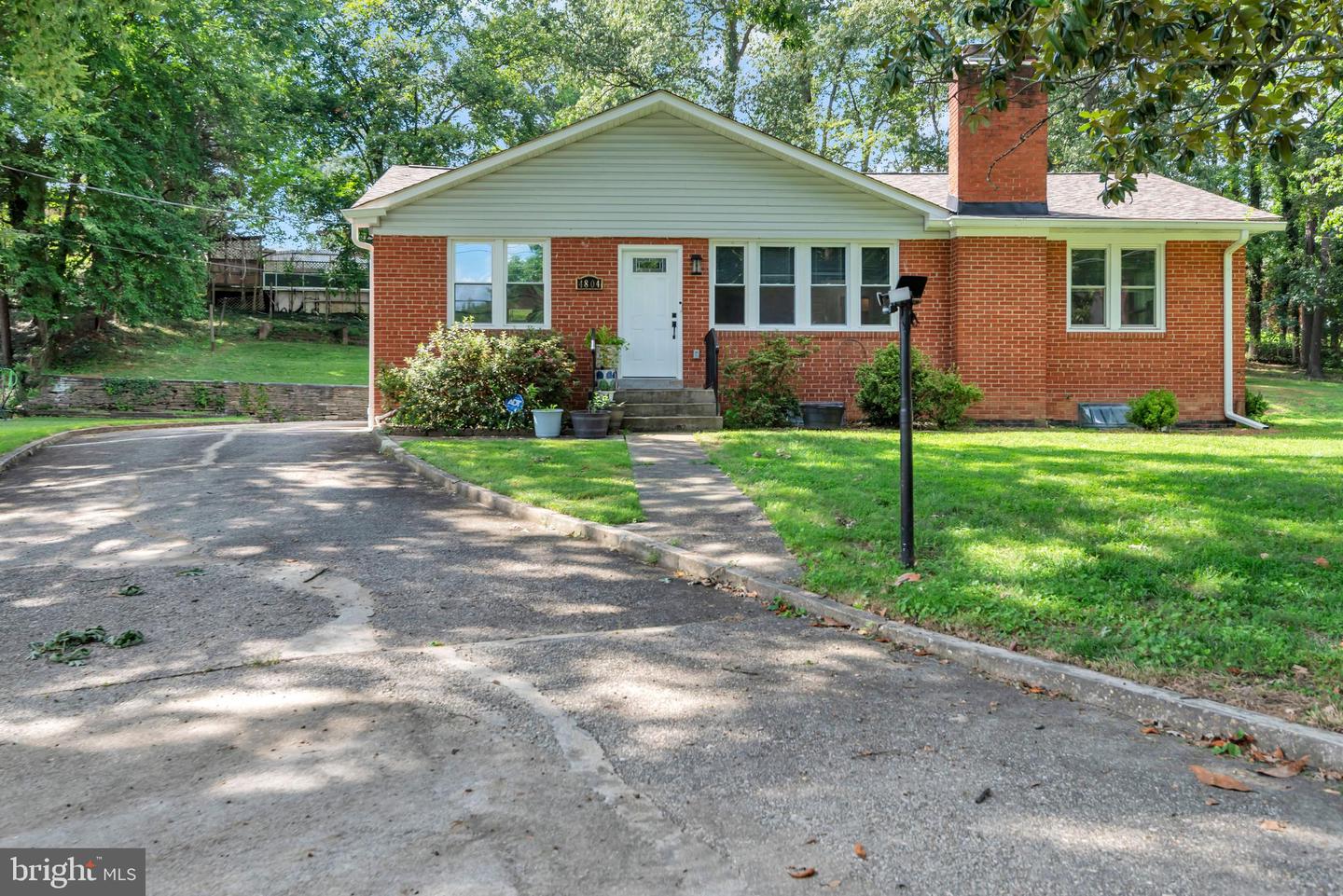 4804 Henderson Rd — photo
