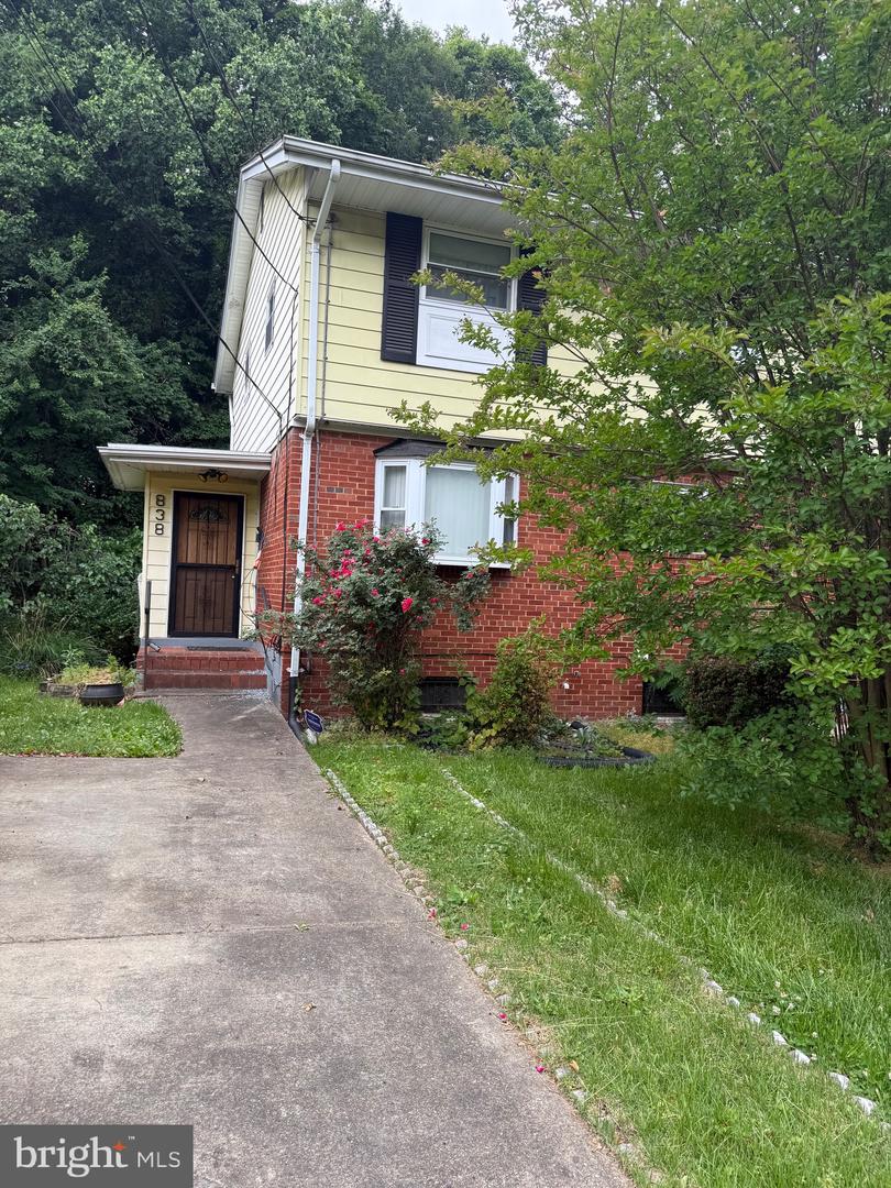 838 Booker Dr — photo