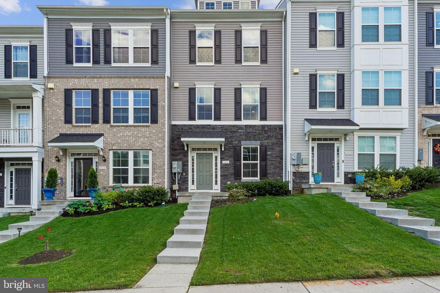 1005 Overlook Way — photo