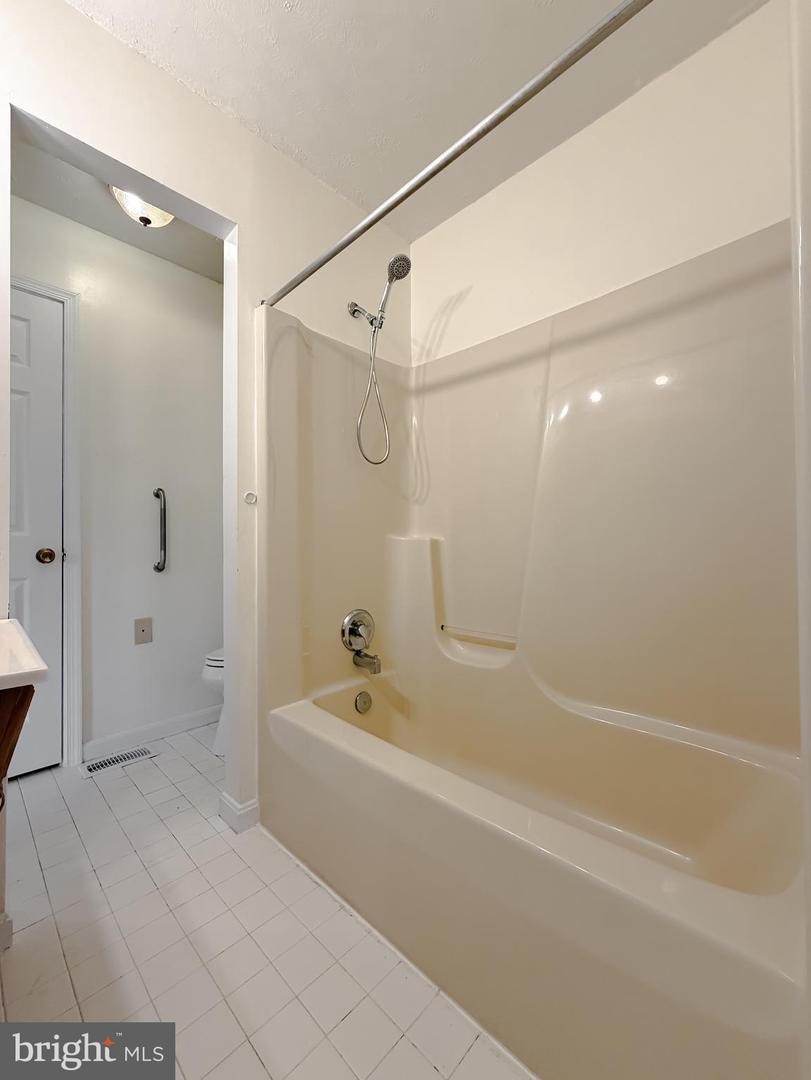23401 Hawkins Dr — photo