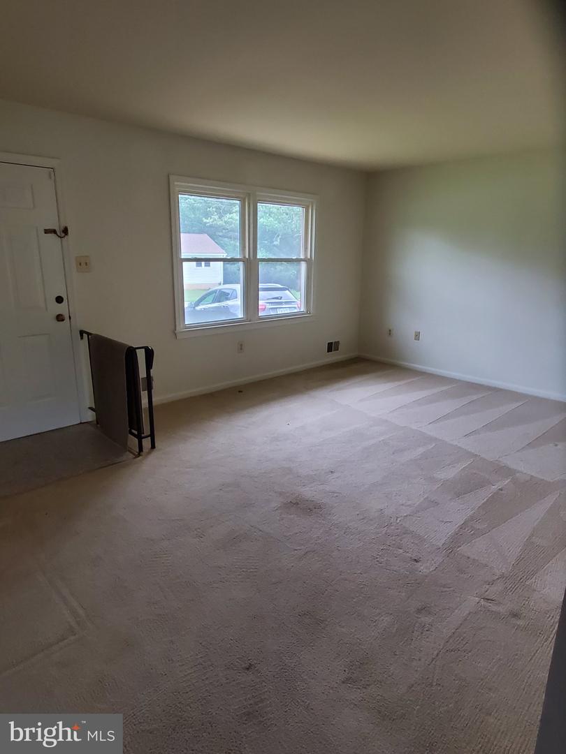 2704 John a Thompson Rd — photo