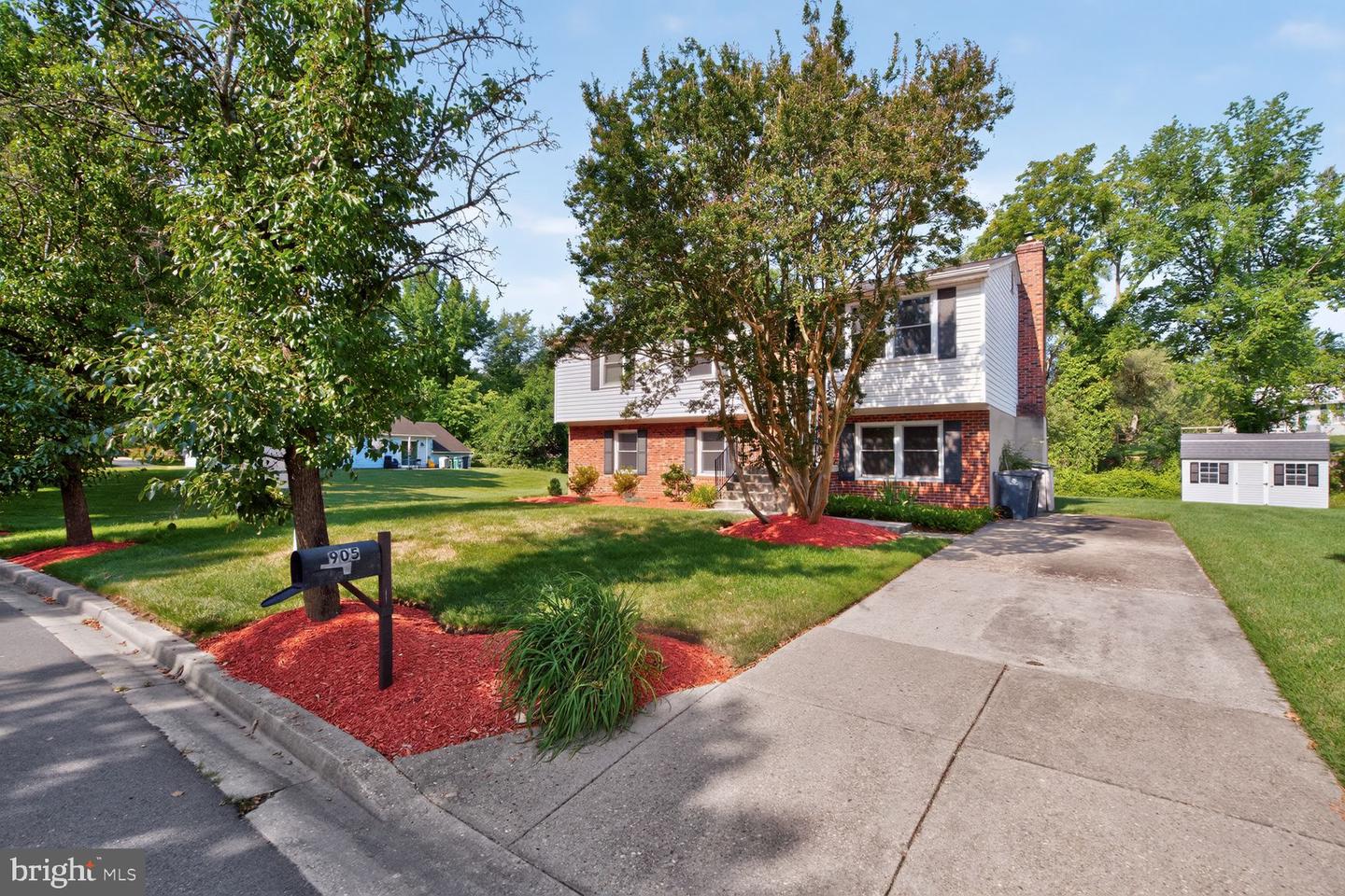 905 New Orchard Pl — photo