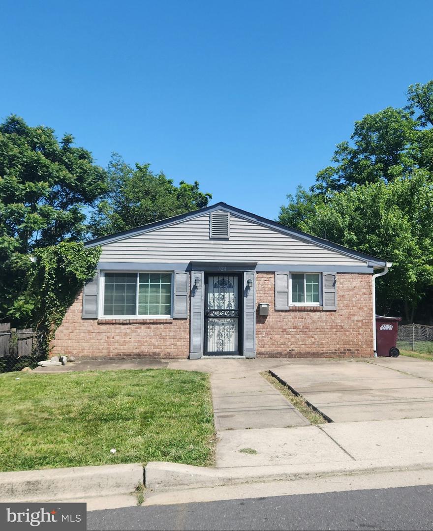 724 Mentor Ave — photo