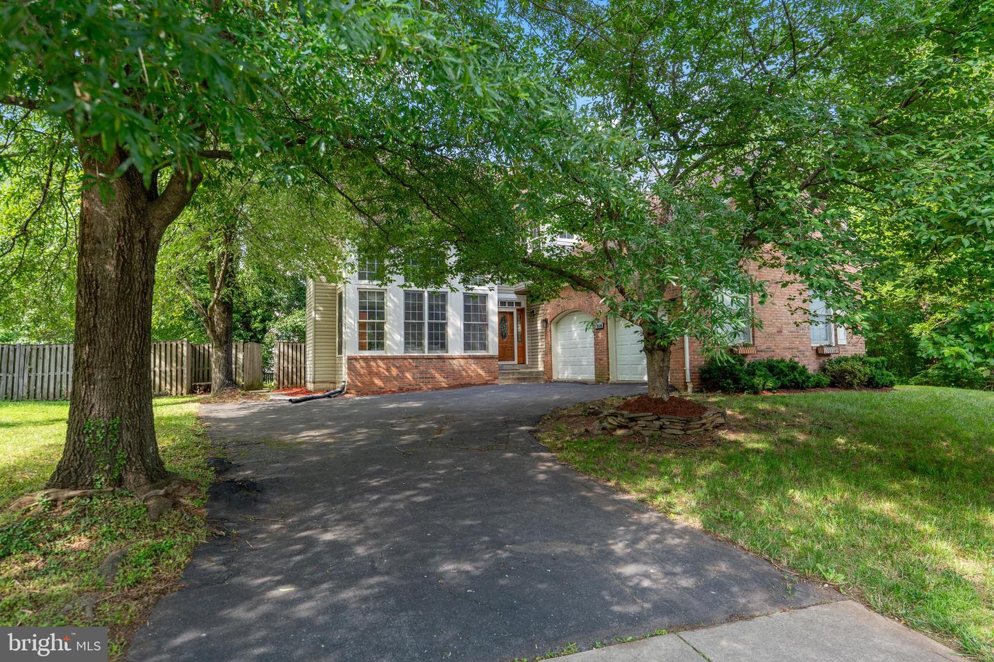 9110 Tallfield Ct — photo