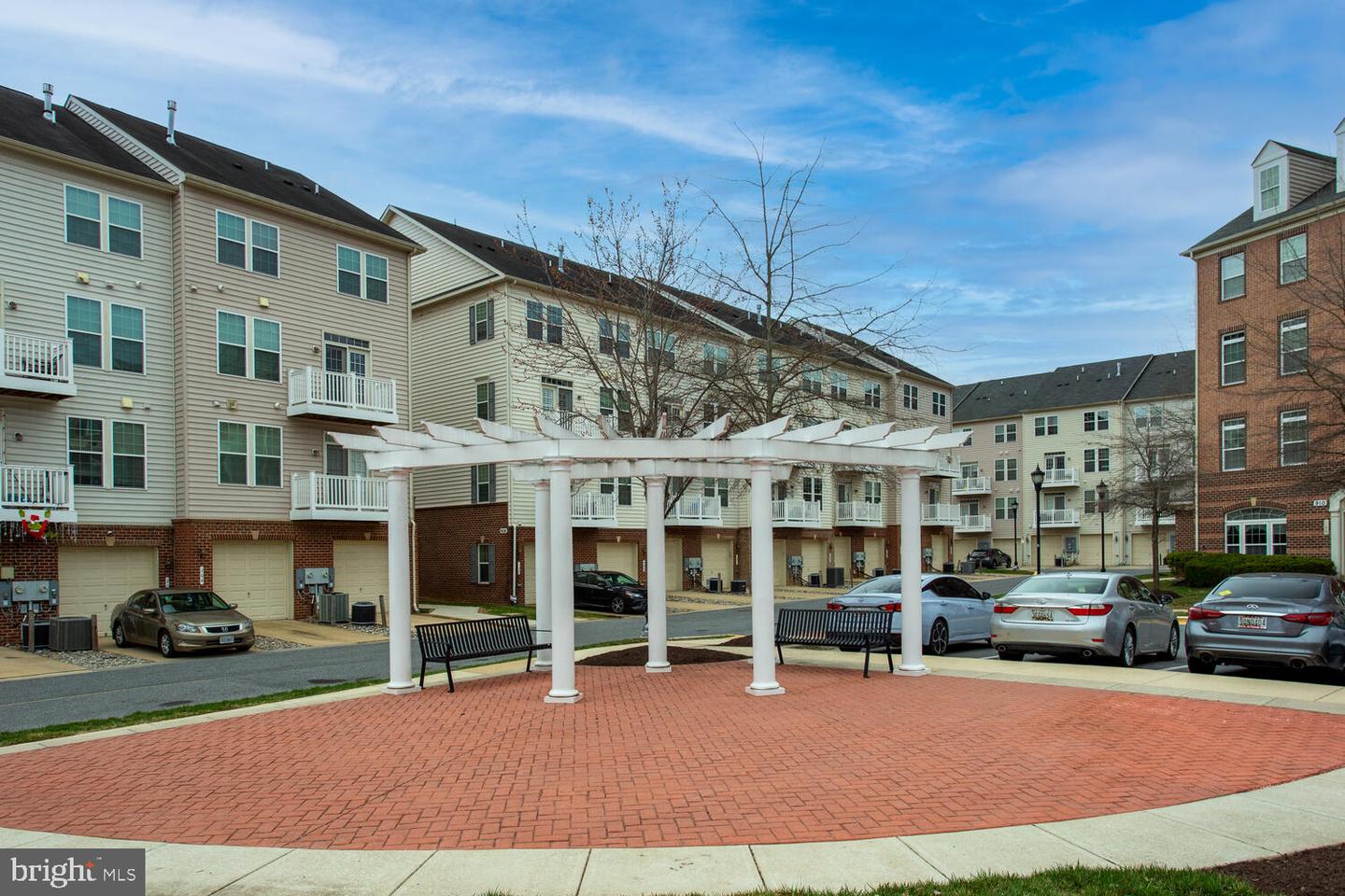 915 Hall Station Dr — photo