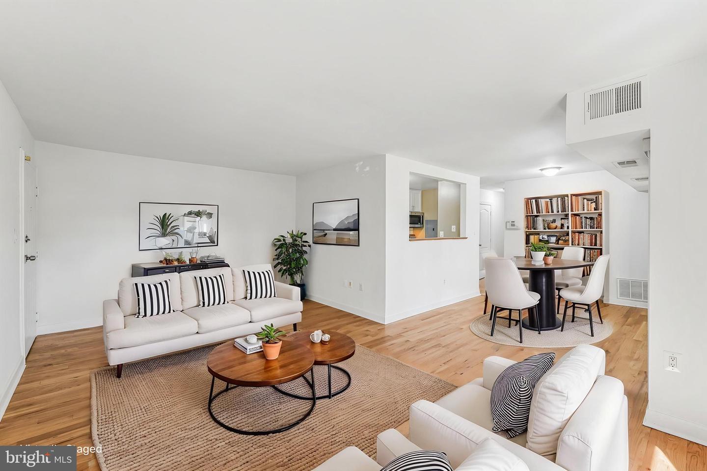 6301 Hil Mar Dr #4-10 — photo