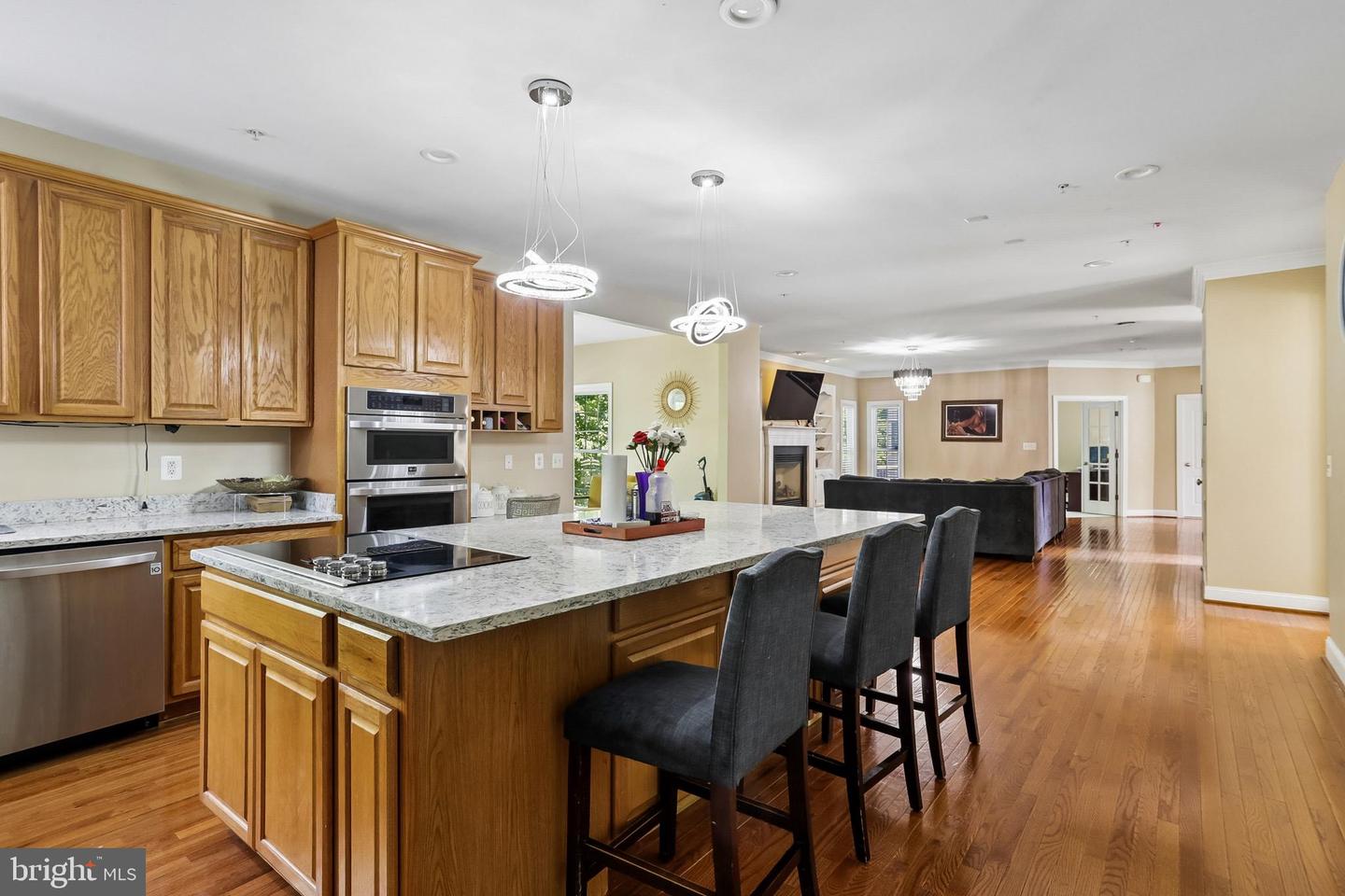 15428 Symondsbury Way — photo