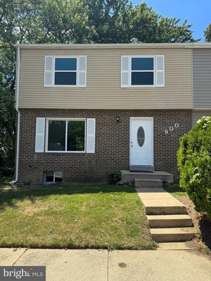 900 Nadine Ct — photo