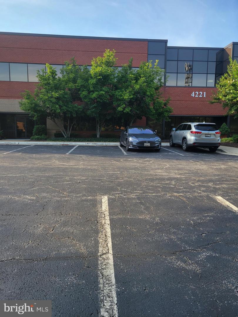 4221 Forbes Blvd #260 — photo