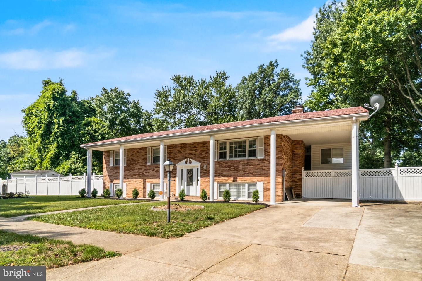 12817 Peace Dr — photo