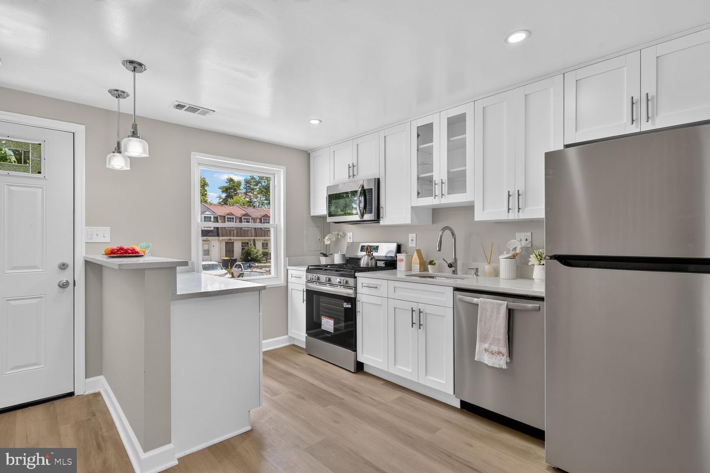 1800 Village Green Dr #D-96 — photo