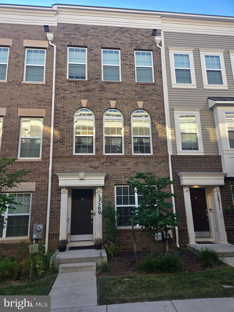 12509 Honey Locust Way — photo