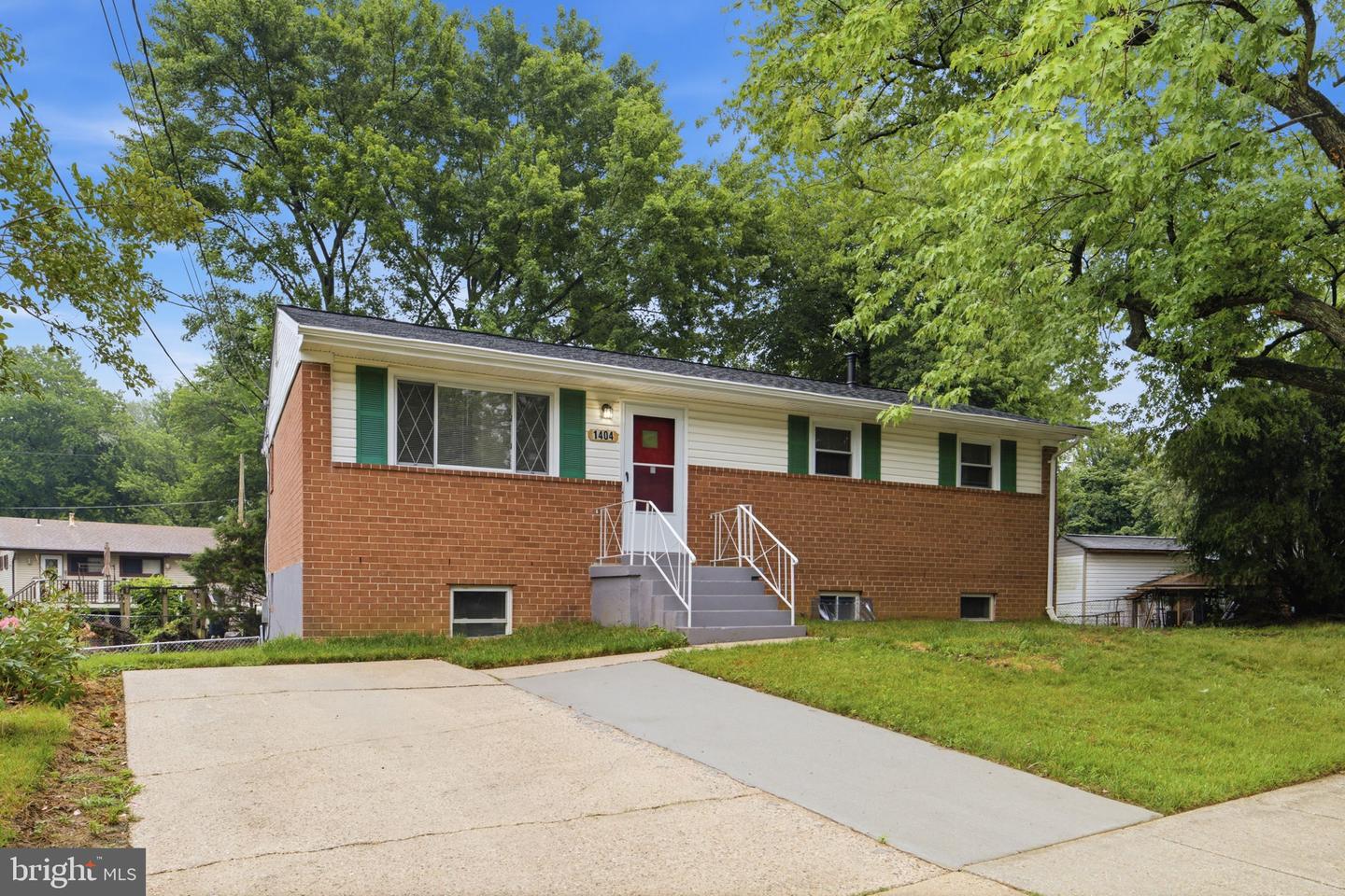 1404 Woodlark Dr — photo