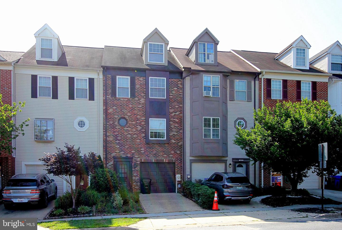 14327 Oxford Dr — photo