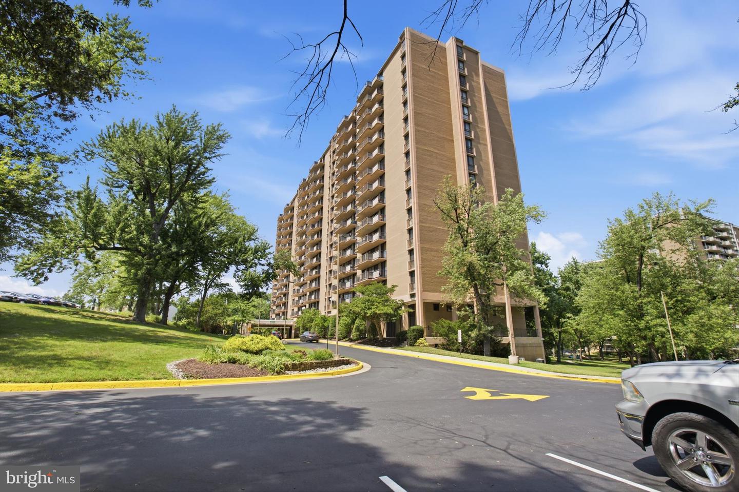 6100 Westchester Park Dr #T8 — photo