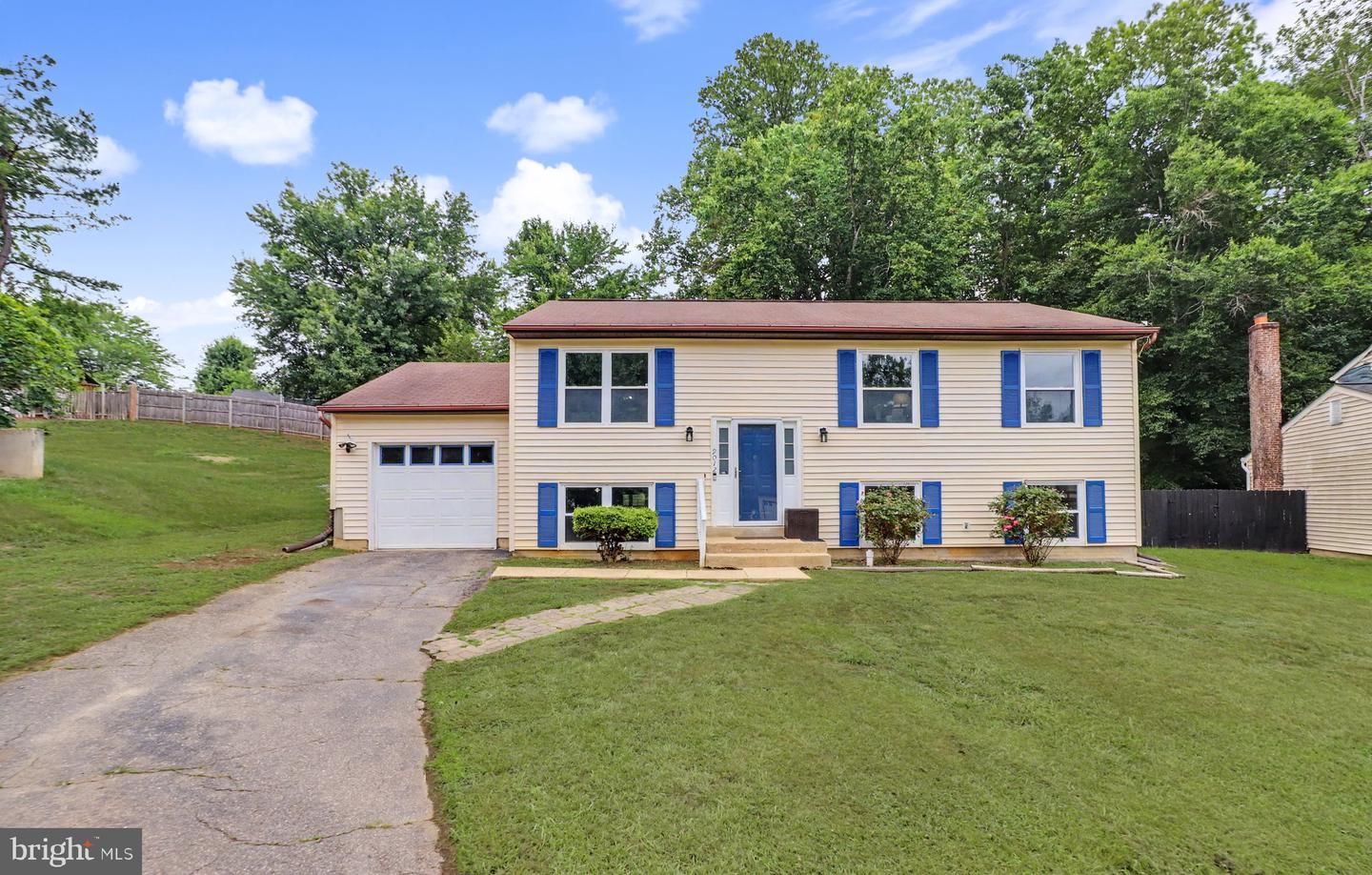9012 Cameron Ct — photo