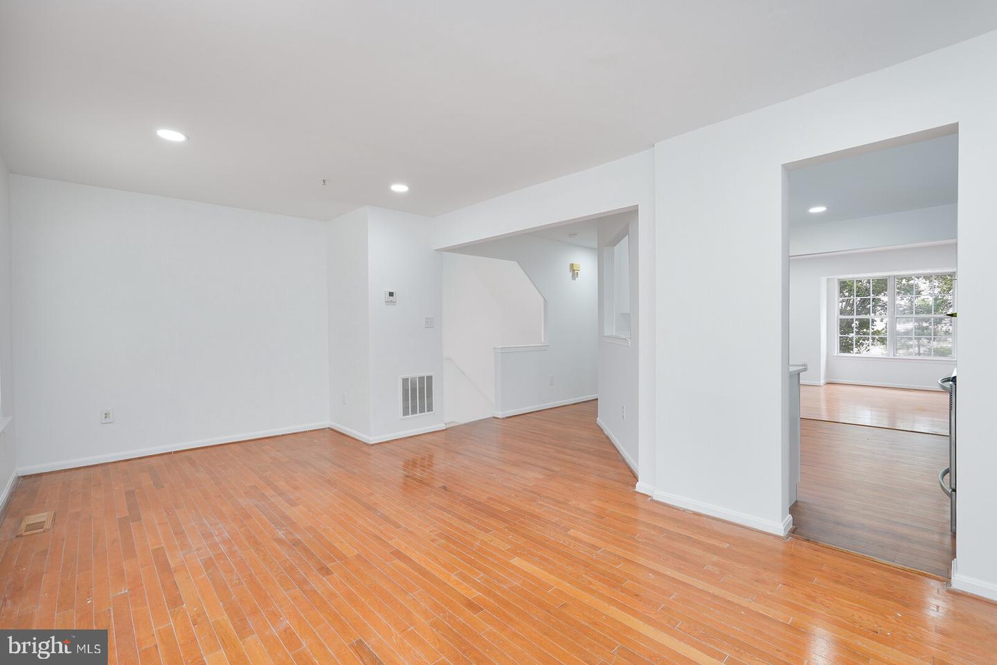 9909 Royal Commerce Pl — photo