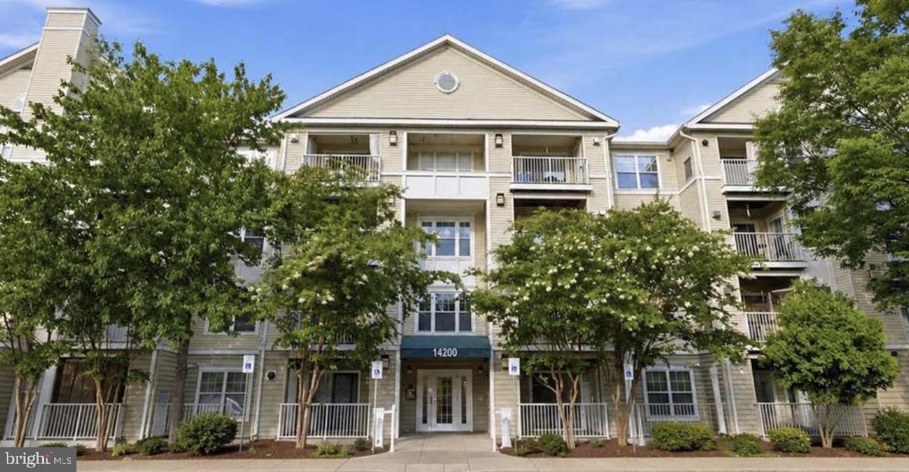 14200 Farnsworth Ln #302 — photo