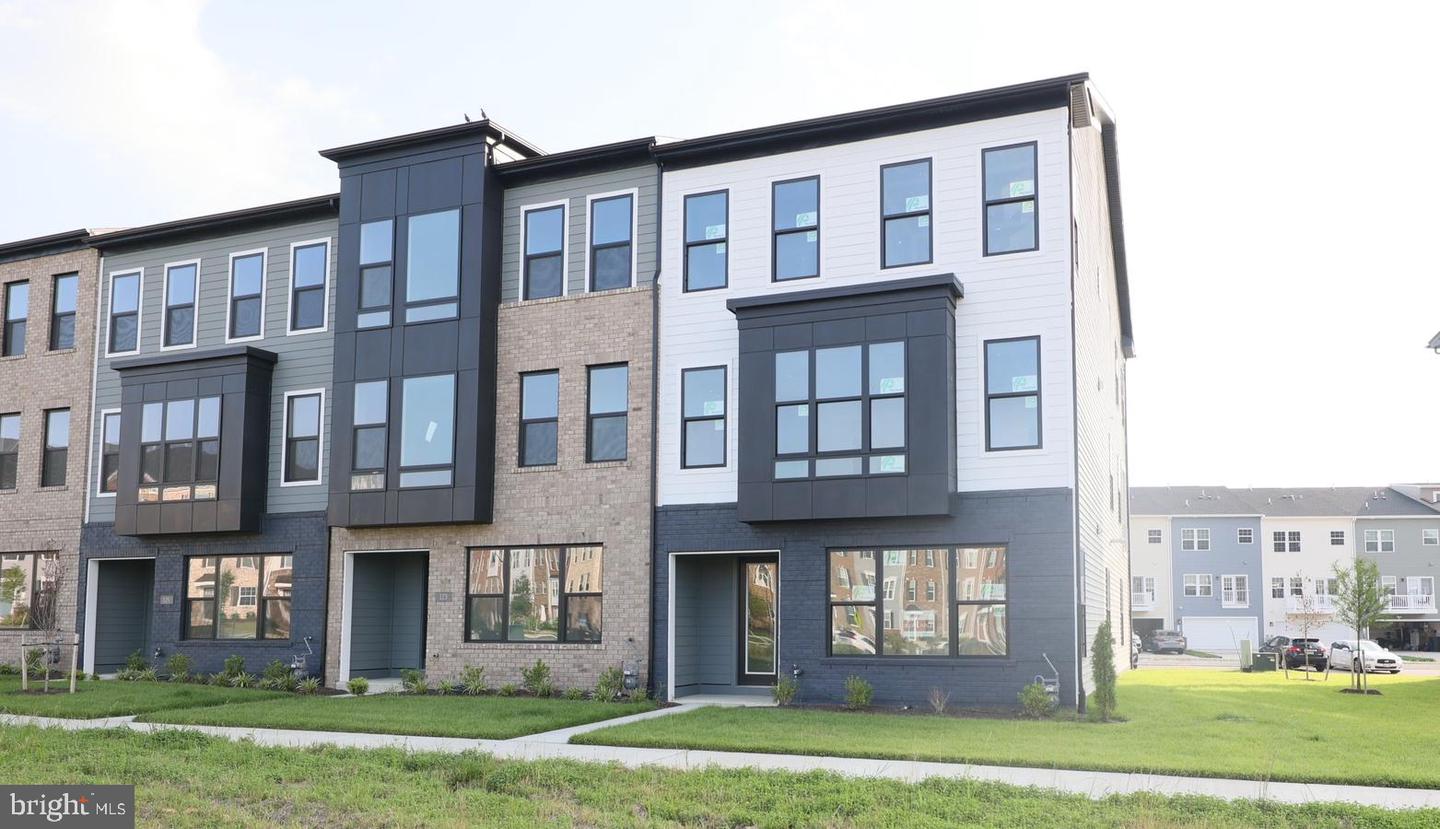 121 Summit Point Blvd #15-J — photo