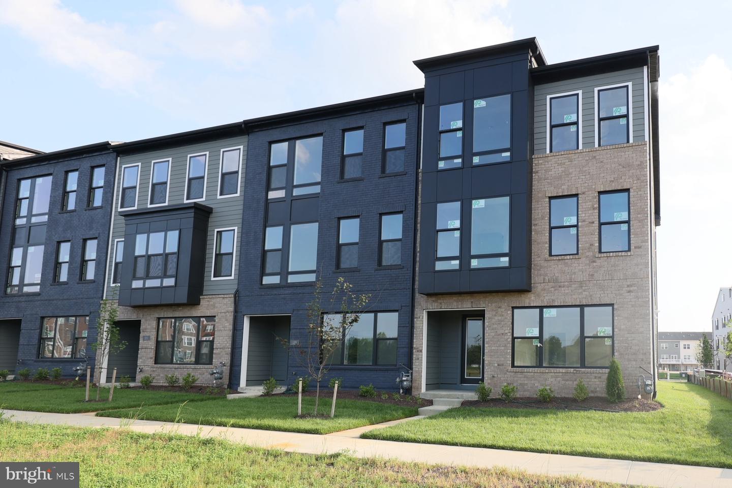 111 Summit Point Blvd #20-J — photo