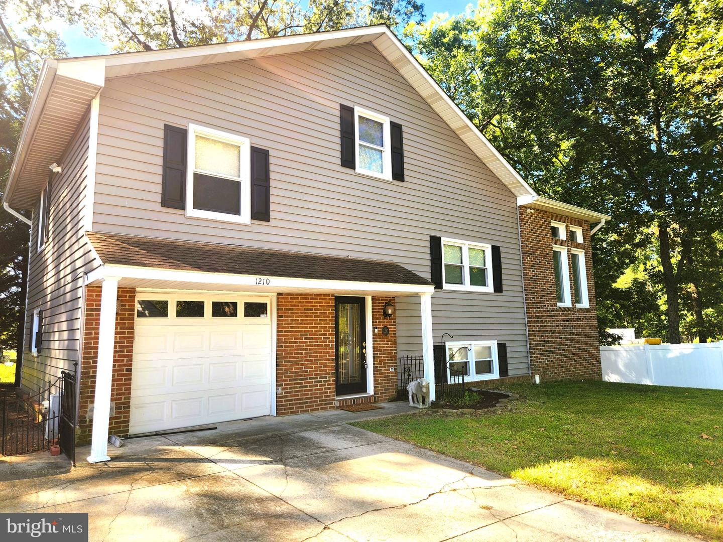 1210 Snowden Pl — photo