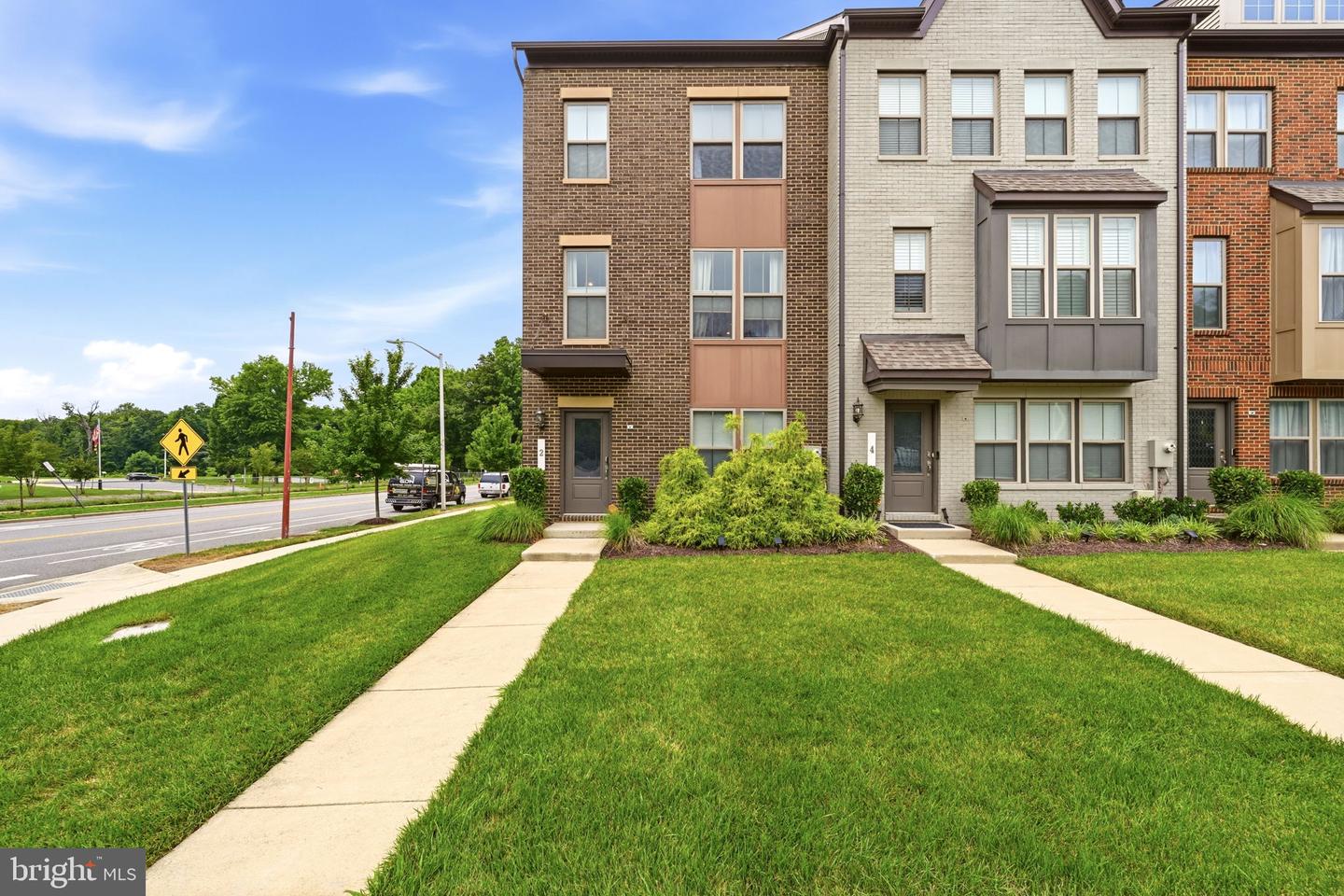 2 Capital Ct — photo