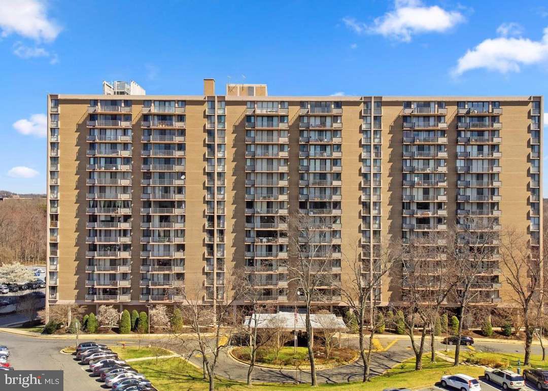 6100 Westchester Park Dr #1720 — photo