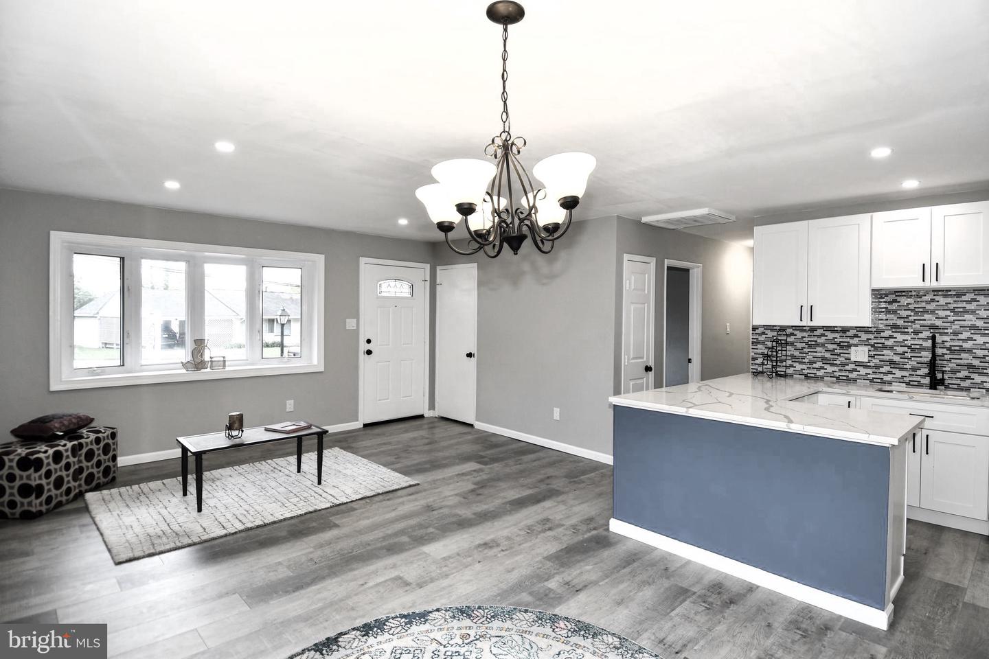 1210 Lindsay Rd — photo