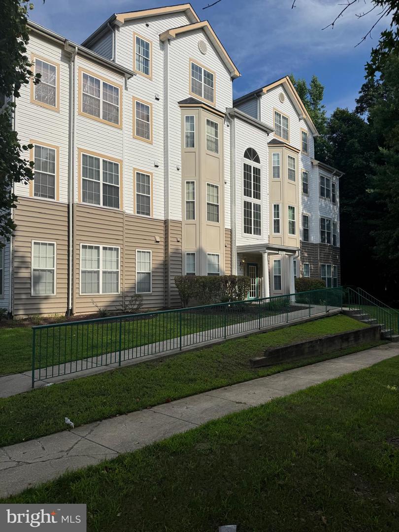 15607 Everglade Ln #B203 — photo