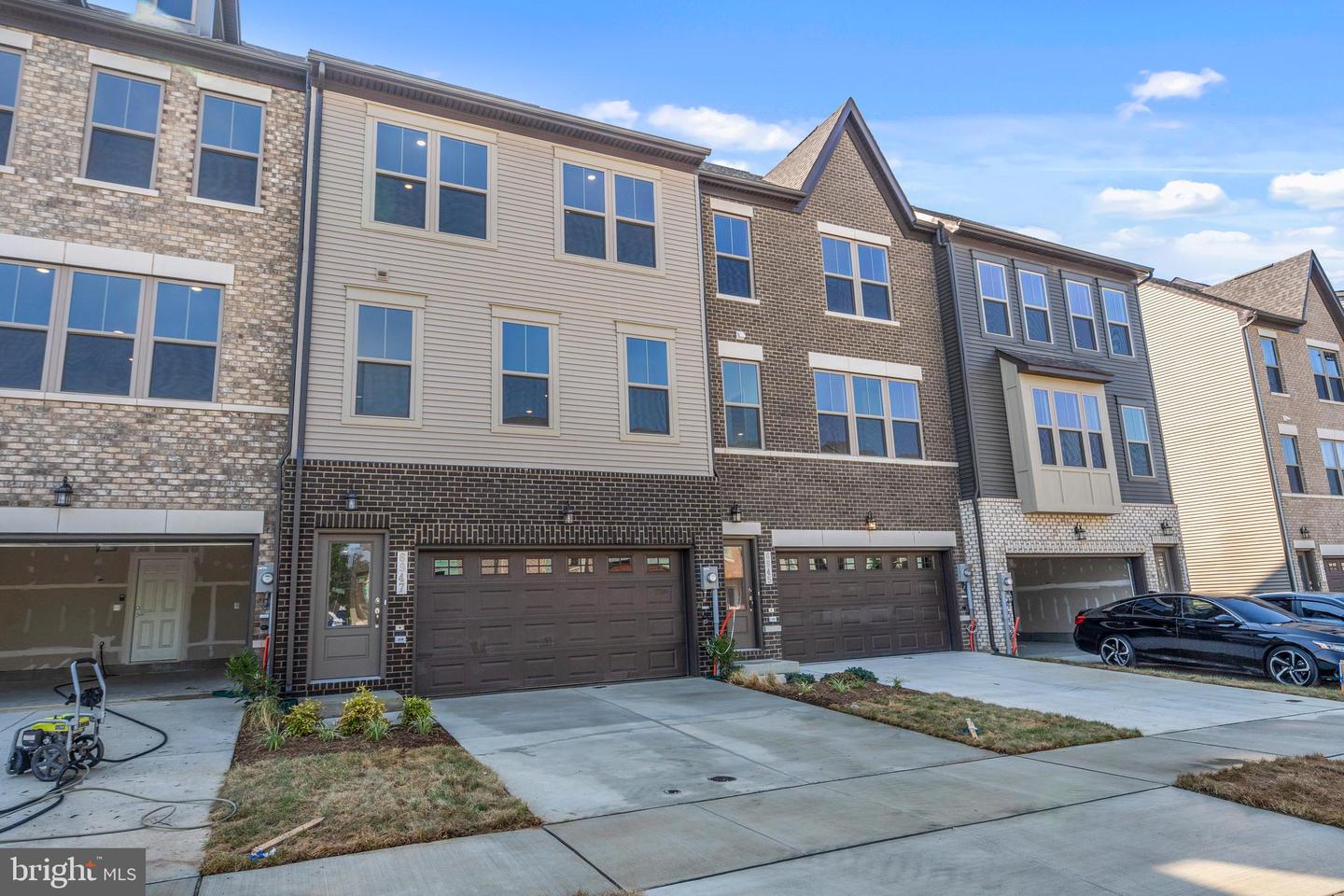 6947 Gladebrook Rd — photo