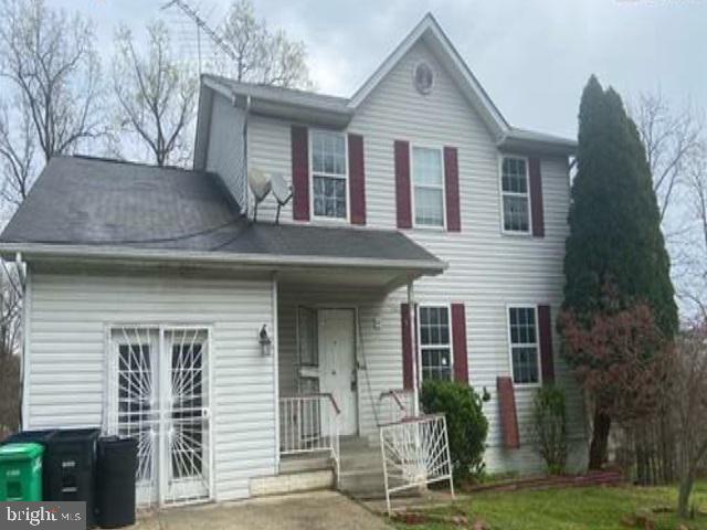 1702 Dennis Ct — photo