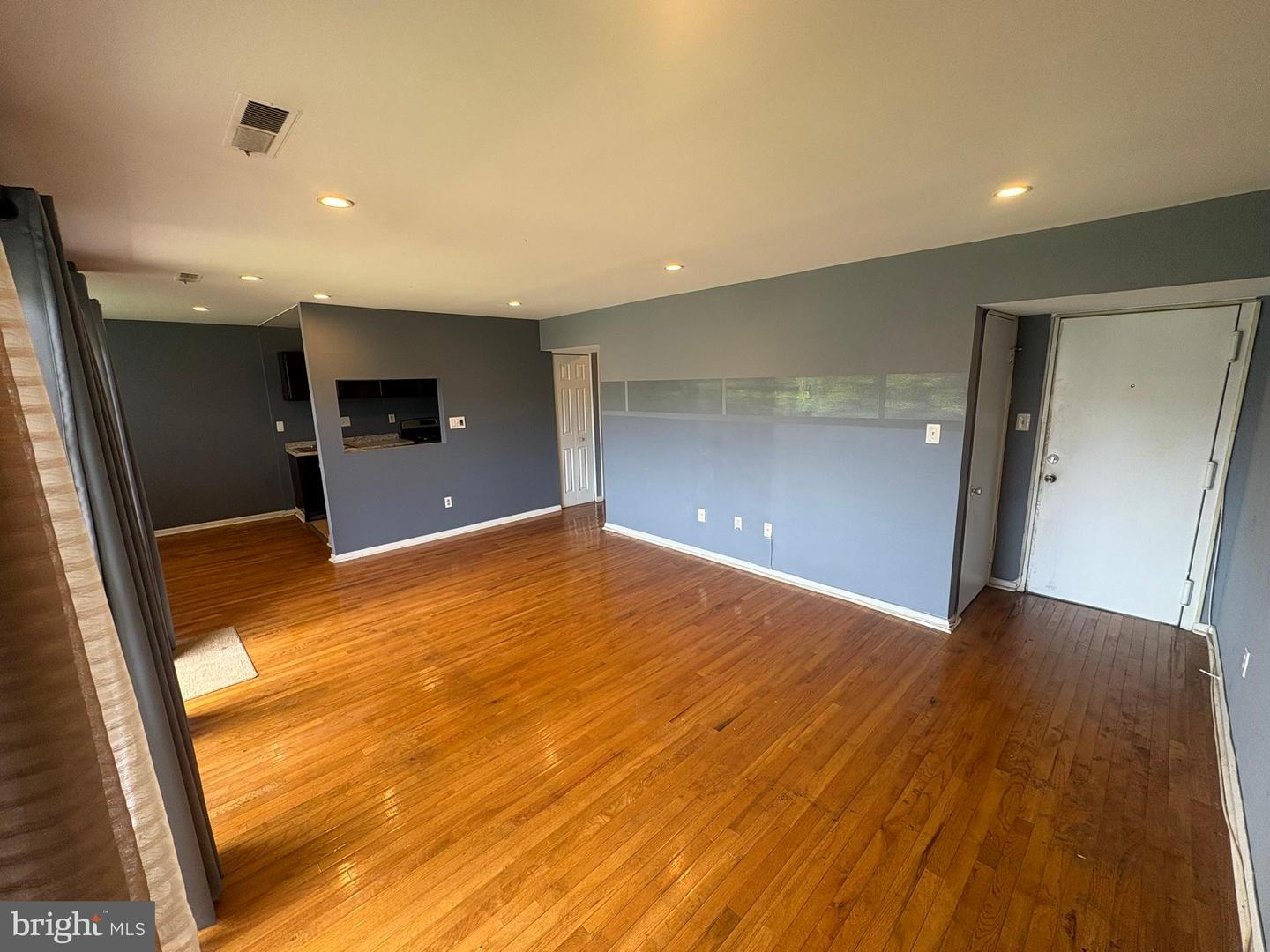 5424 85th Ave #102 — photo