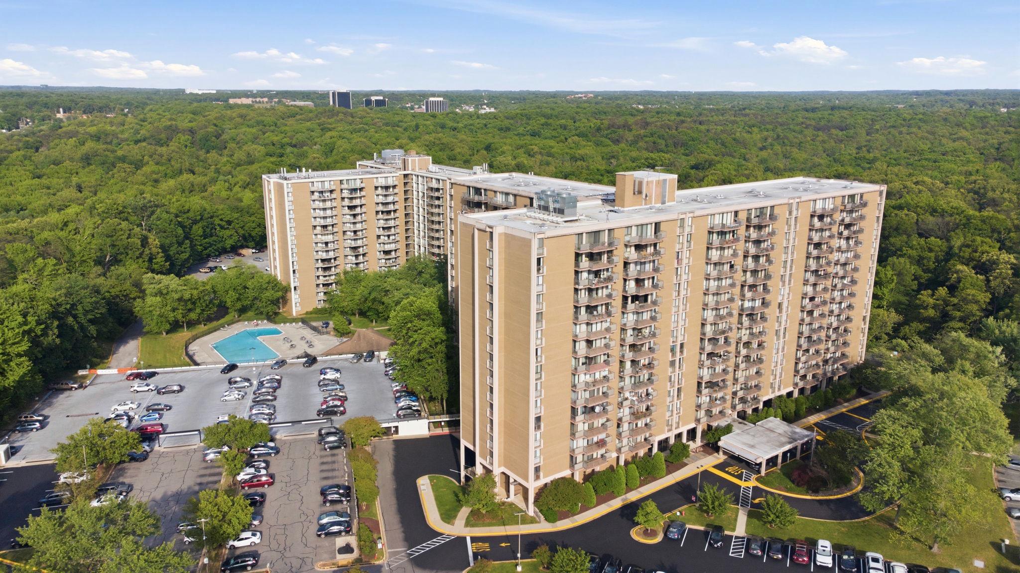 6100 Westchester Park Dr #1712 — photo
